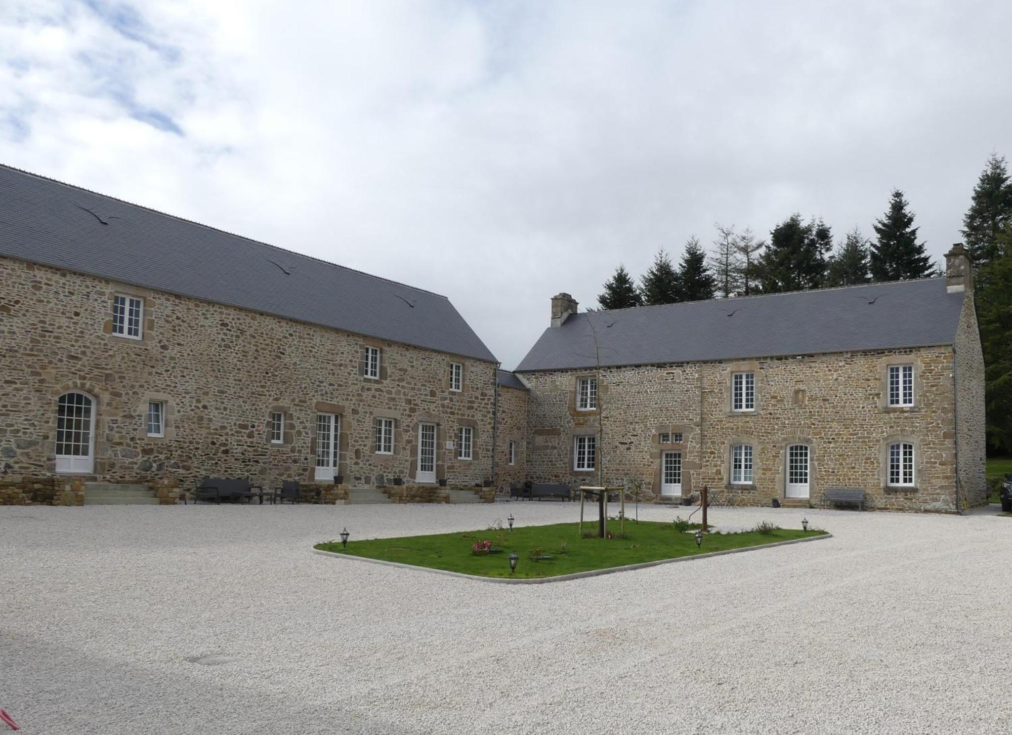 La Vallee Joly Le Vast Buitenkant foto