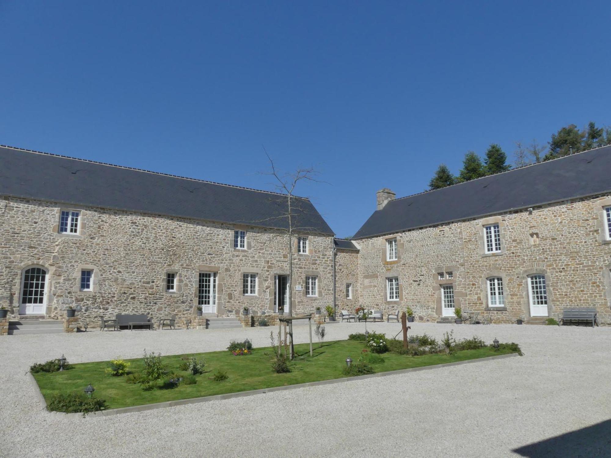 La Vallee Joly Le Vast Buitenkant foto