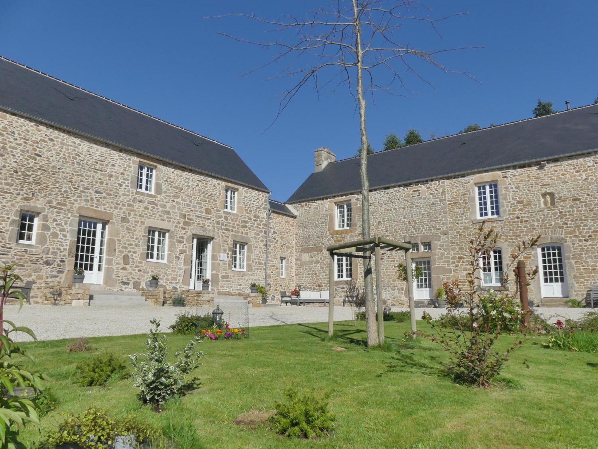 La Vallee Joly Le Vast Buitenkant foto